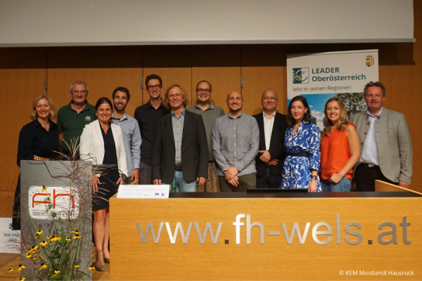 Gruppenfoto der teilnehmenden Institutionen am Projekt EEG Faktura