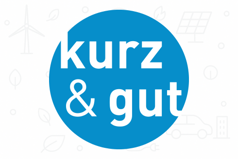 Blauer Kreis mit der Aufschrift kurz & gut. Daheinter sind Illustrationenvon einem Wind-Rad, PV-Panel, E-Auto und Blätter zu sehen.