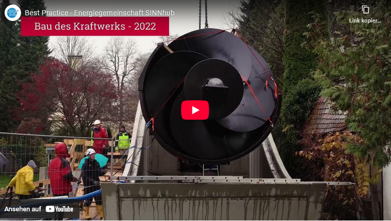 Die Turbine beim Einabu in ein Kleinwasserkraftwerk.