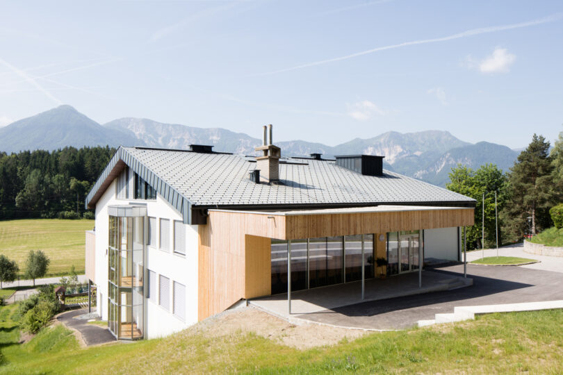 Schule in wunderschöner Natur