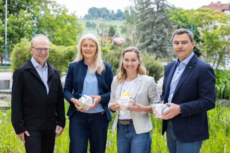 (v.l.): Bernd Vogl (Geschäftsführer Klima- und Energiefonds), Monika Forster (KEM Vorderwald), Stephanie Steinböck (KEM Inn-Hausruck) und Stefan Czamutzian (KEM Wagram) © Klima- und Energiefonds/APA-Fotoservice/Philipp Greindl